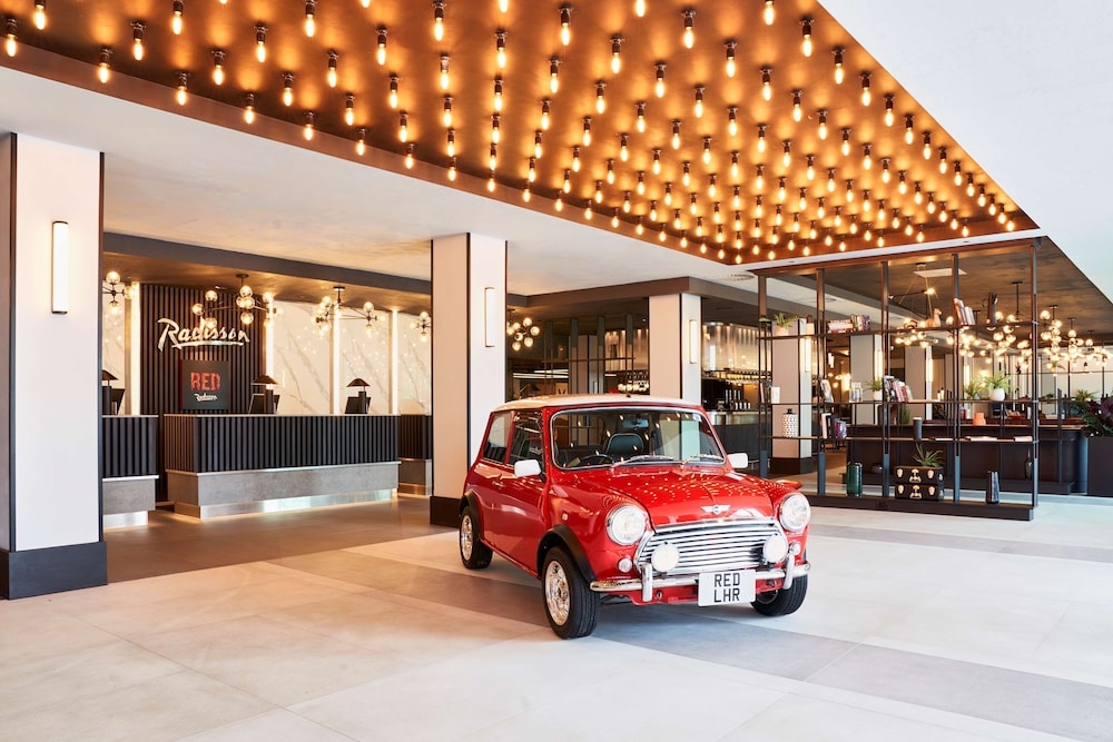 Radisson RED Hotel London Heathrow, West Drayton