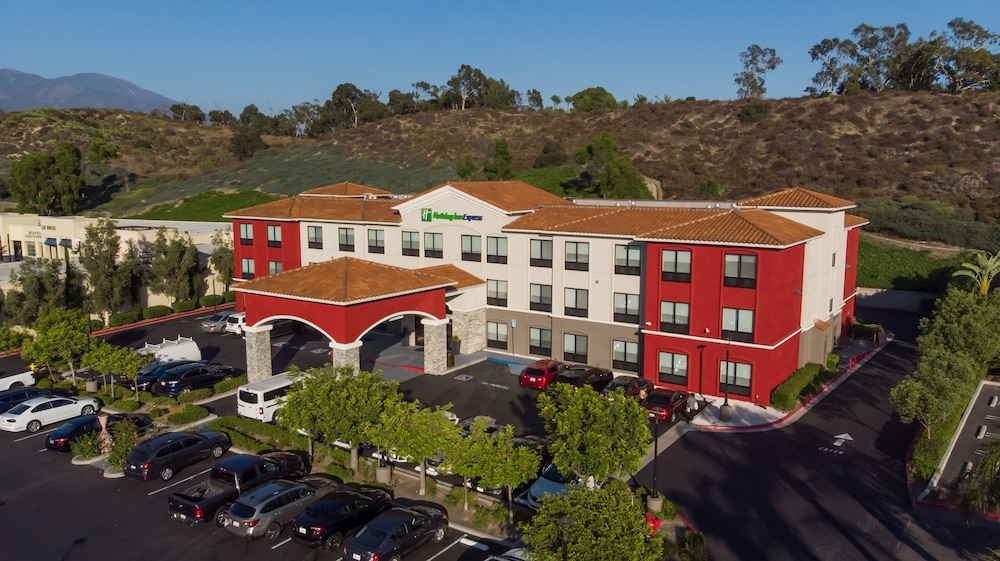 Holiday Inn Express & Suites Lake Forest by IHG, Lake Forest