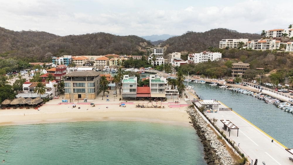 La Playa Suites