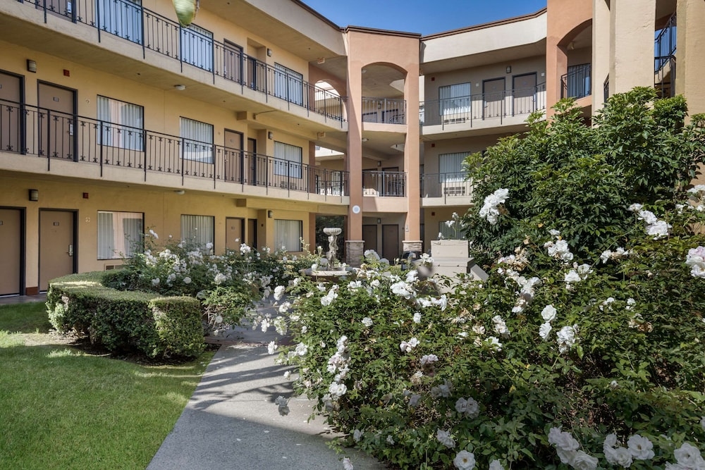 MainStay Suites John Wayne Airport by Choice Hotels, Santa Ana