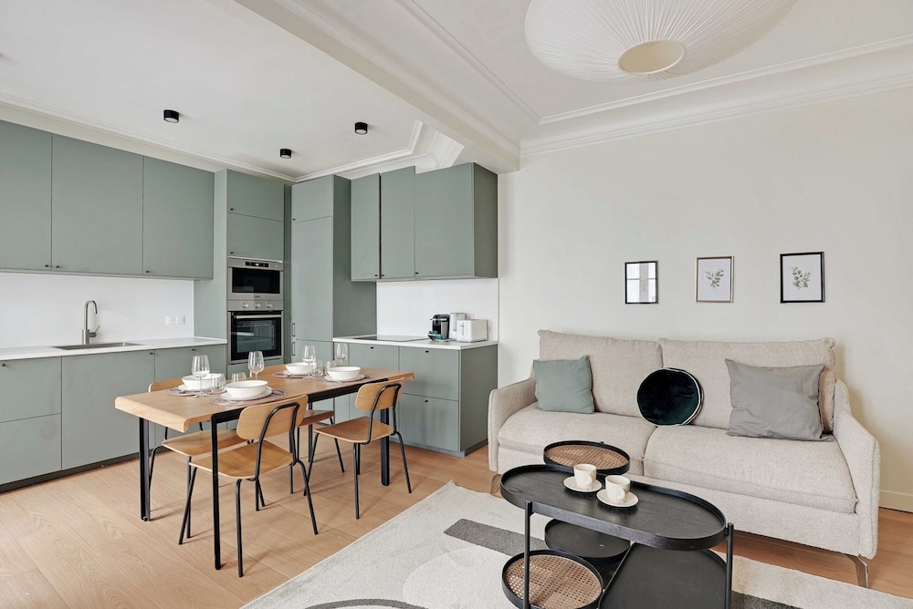 Authentic Apartment - 3br/8p - Clignancourt