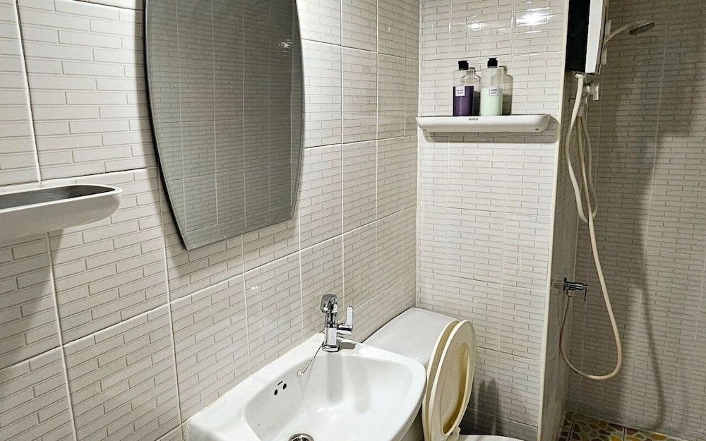 Foto de IMPACT Muang Thong Thani,daily rental room, Muang Thong Popular Condo C5