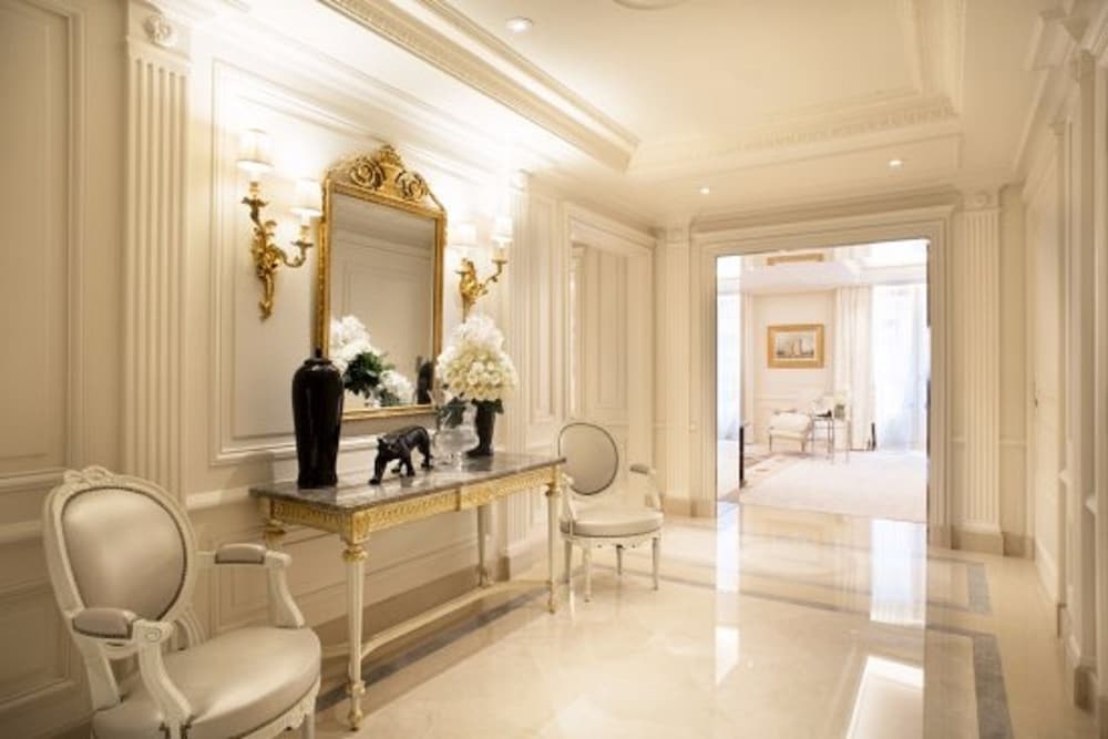 Four Seasons Hotel George V, Paris