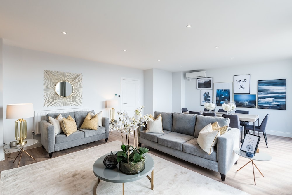 The Carlyle - Elegant Serviced Apartments, London