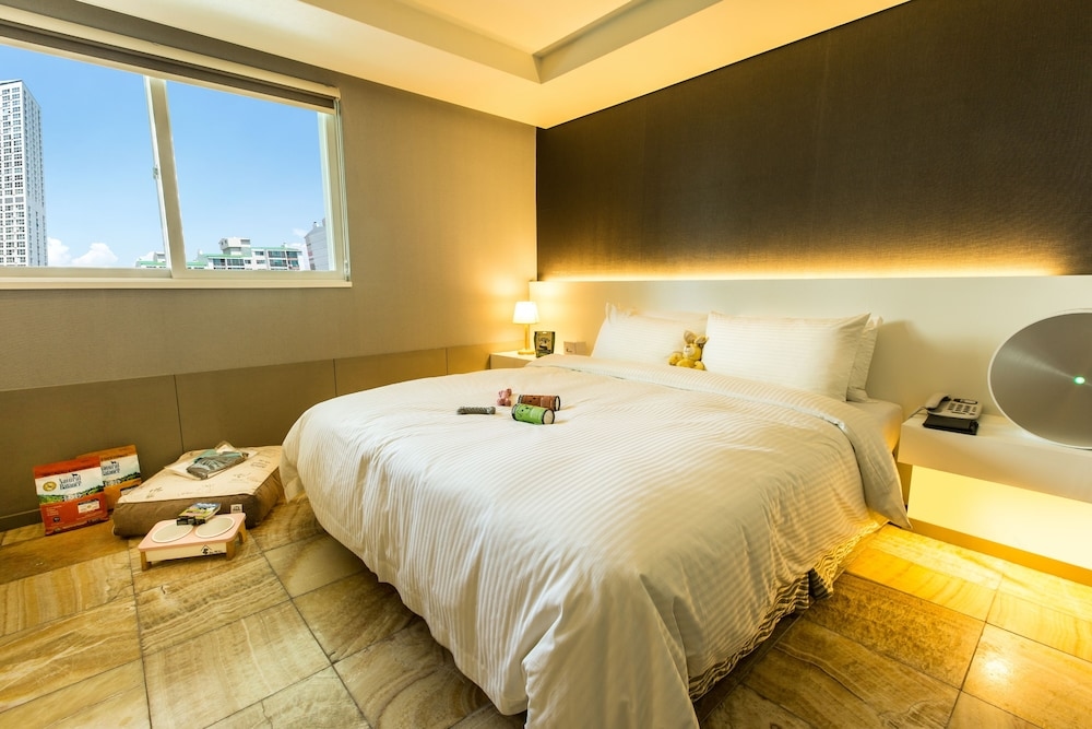 Foto de Sleep with Your Own Pet Only - The Petel
