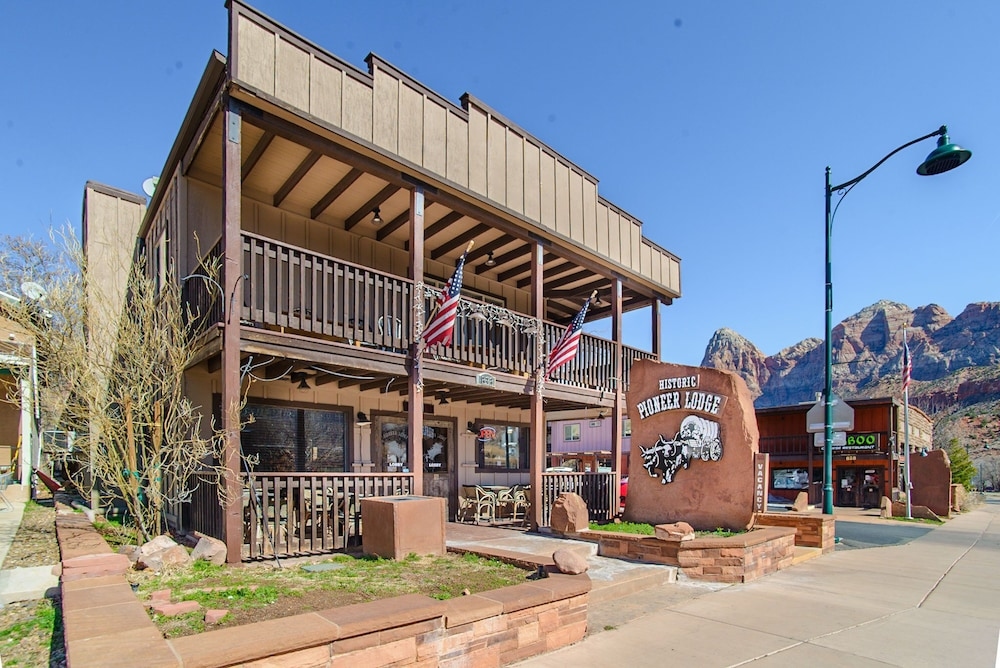 Petty Ranch Inn, Springdale