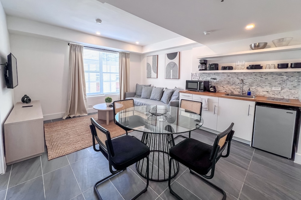 Foto de Apartments at 100 Collins