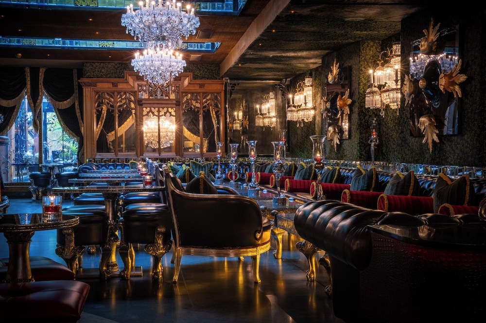 Crazy Bear Hotel-Beaconsfield, Beaconsfield