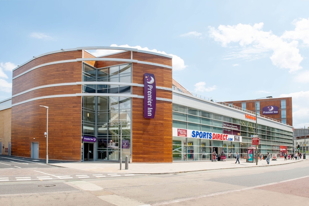 Premier Inn London Wandsworth, London
