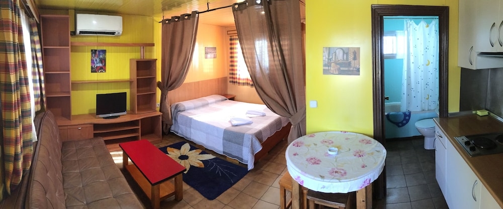 Bungalows Camping Alpha Madrid, Getafe