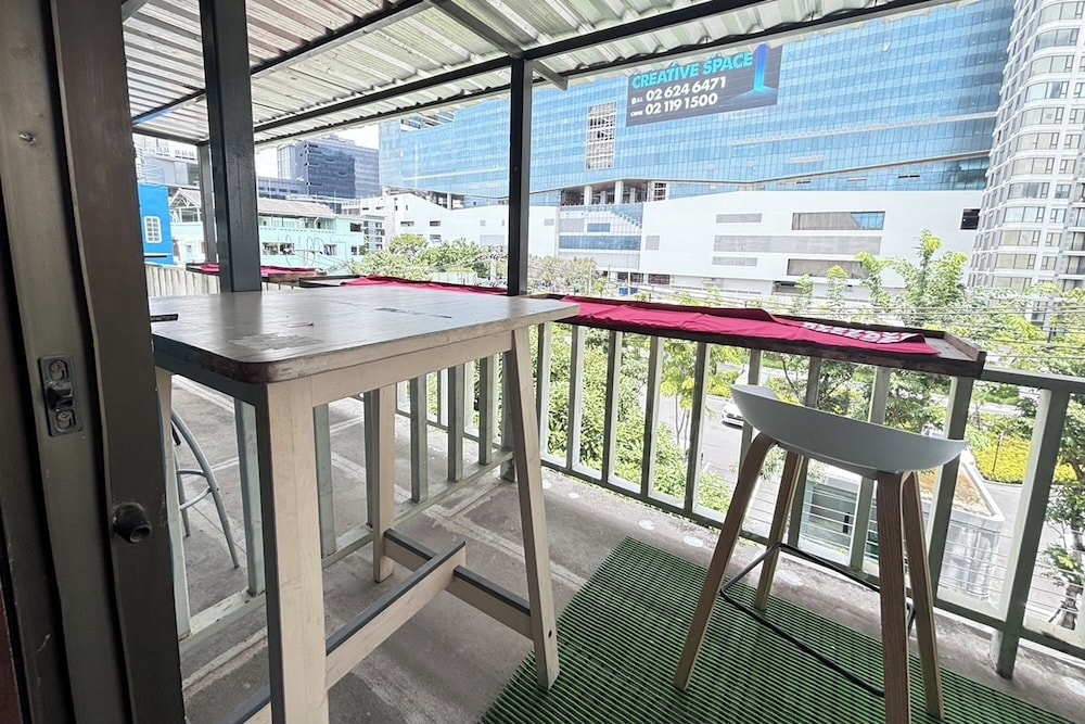 Foto de Sunshiny-BB Hostel near Punnavithi BTS station