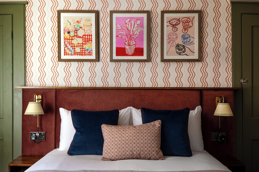 Round House Apartments, London