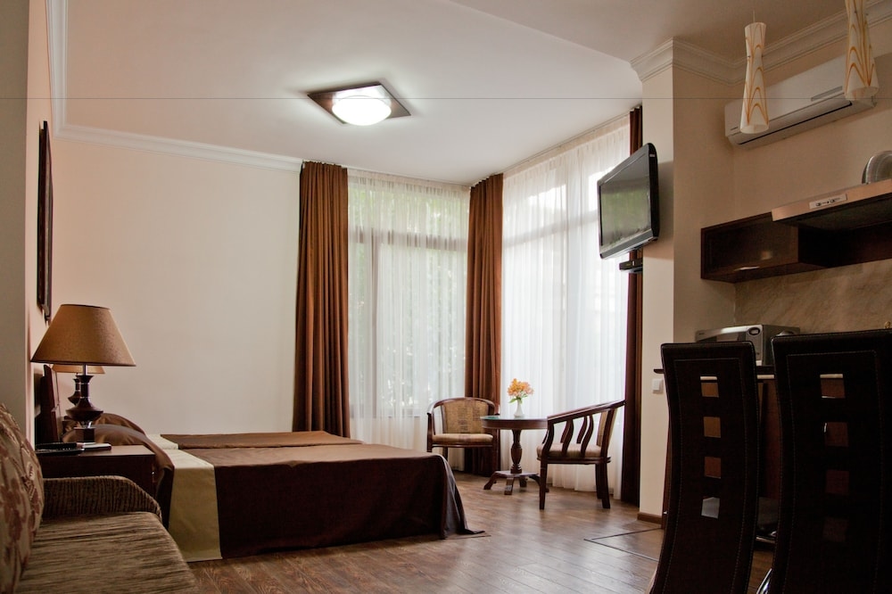 Hin Yerevantsi, Yerevan