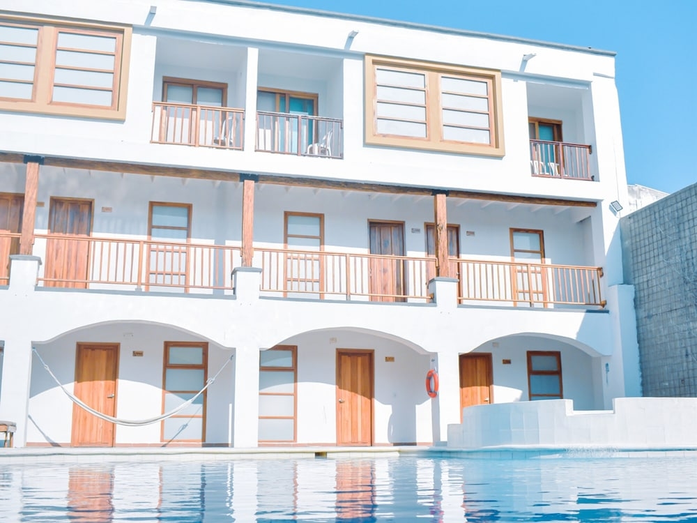 Hotel Sansiraka Suites By GEH Suites