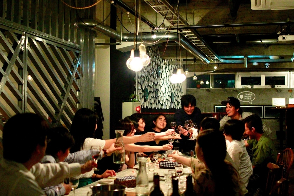 Foto de Hostel and Dining Tanga Table