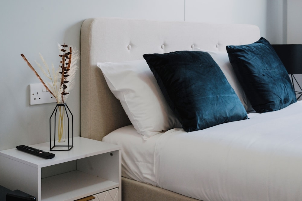 WNS Hotel, London