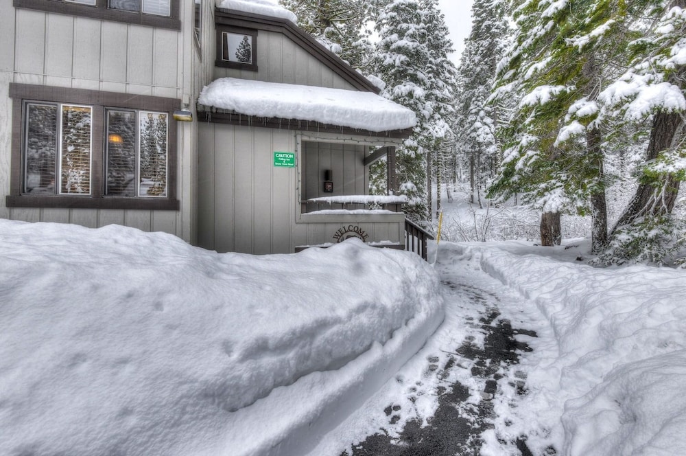 Granlibakken Retreat Near Tahoe Beach!, Tahoe City