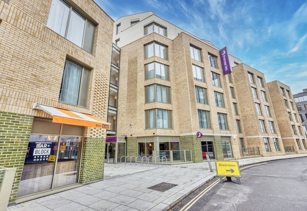 Premier Inn London Southwark - Southwark Station, London