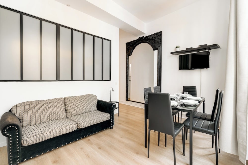 Foto de Chic Apartment - 2br/5p - Boulevard Saint-germain