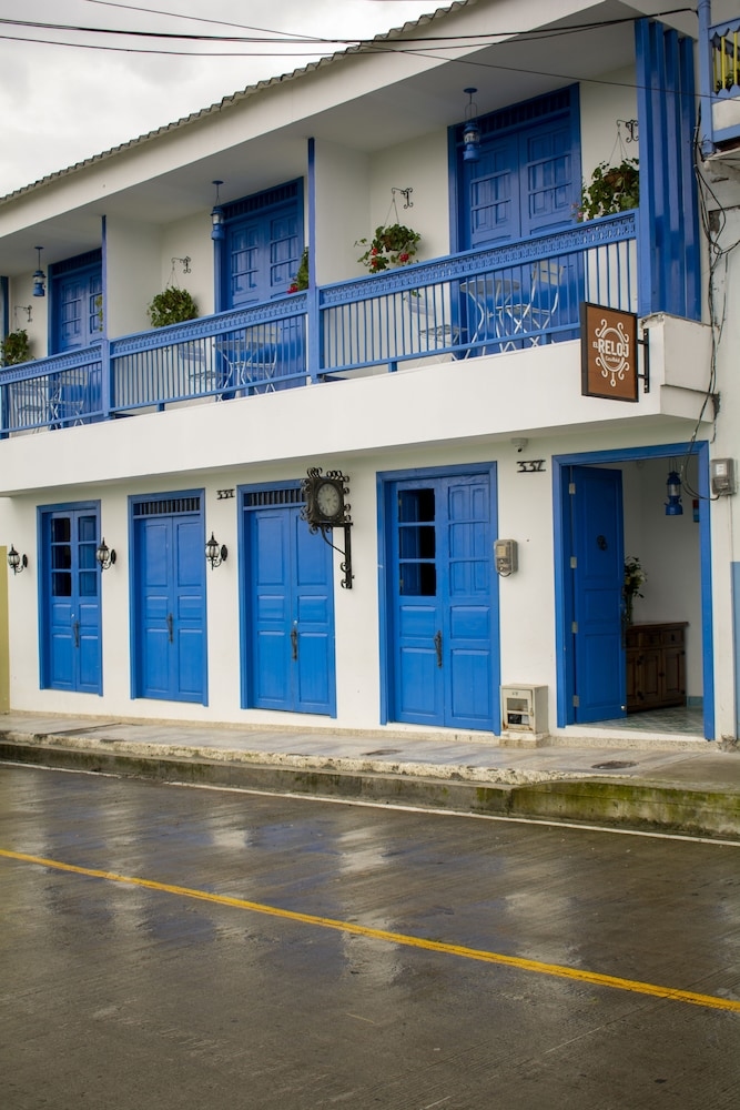 El reloj casa hotel