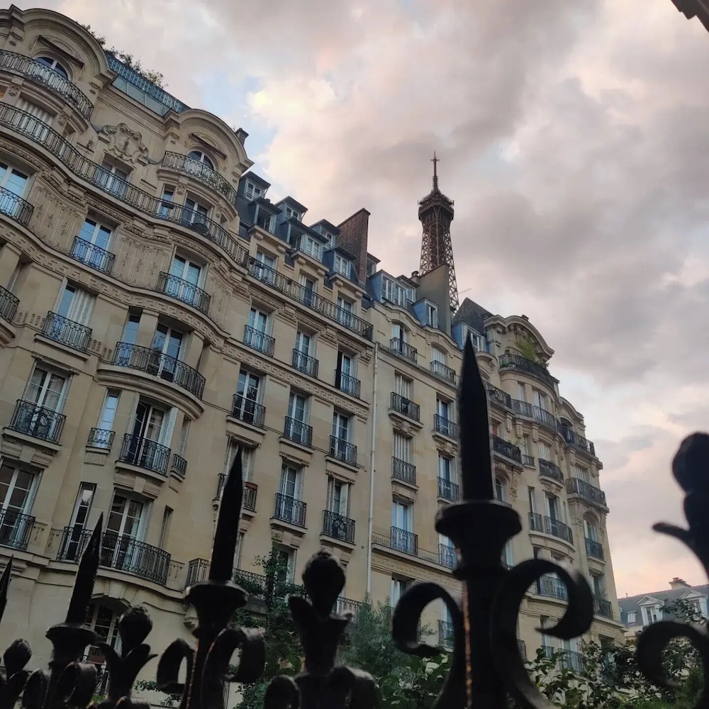 Eiffel Edge Escape (30 mètres de la Tour Eiffel)
