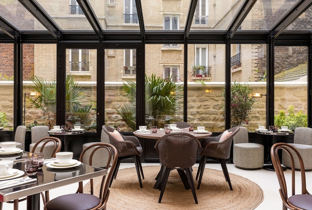 Hotel Moderniste, Paris
