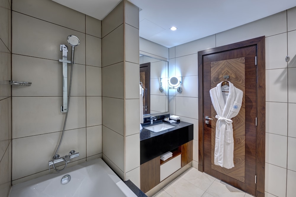 Foto de Royal Continental Suites