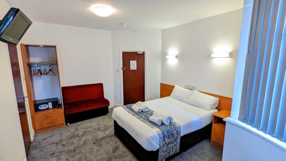 SK Heathrow Hotel, Hayes