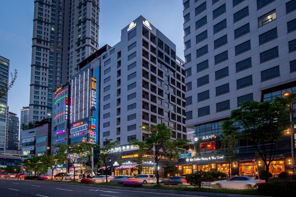 S Stay Dongtan Hotel (formerly Days Hotel Dongtan)