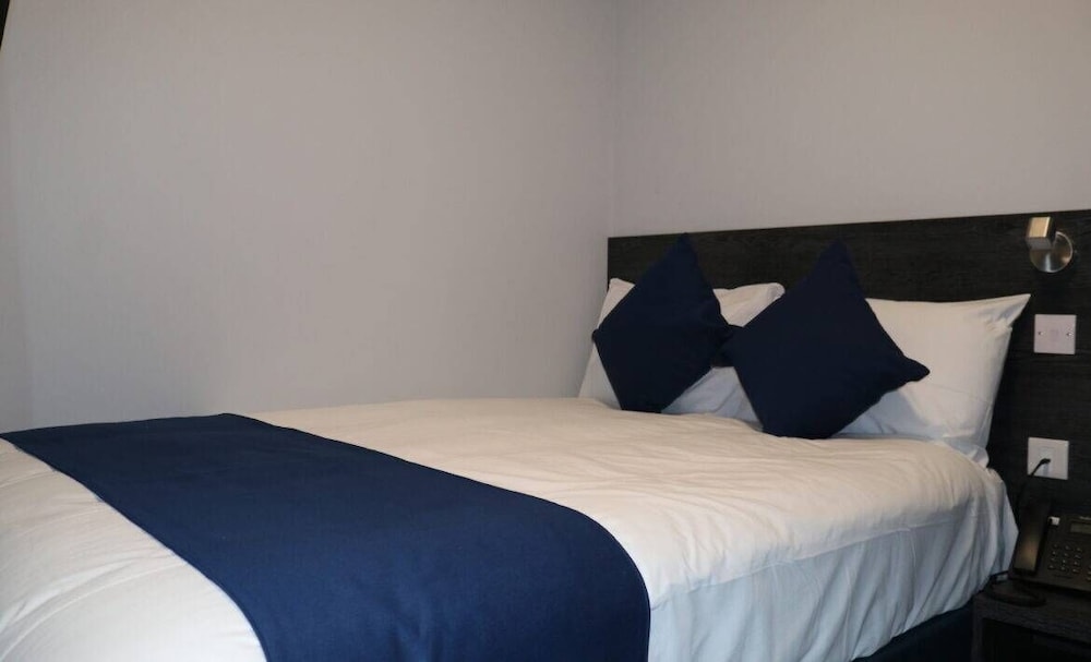 Blue Sapphire Hotel, Ilford