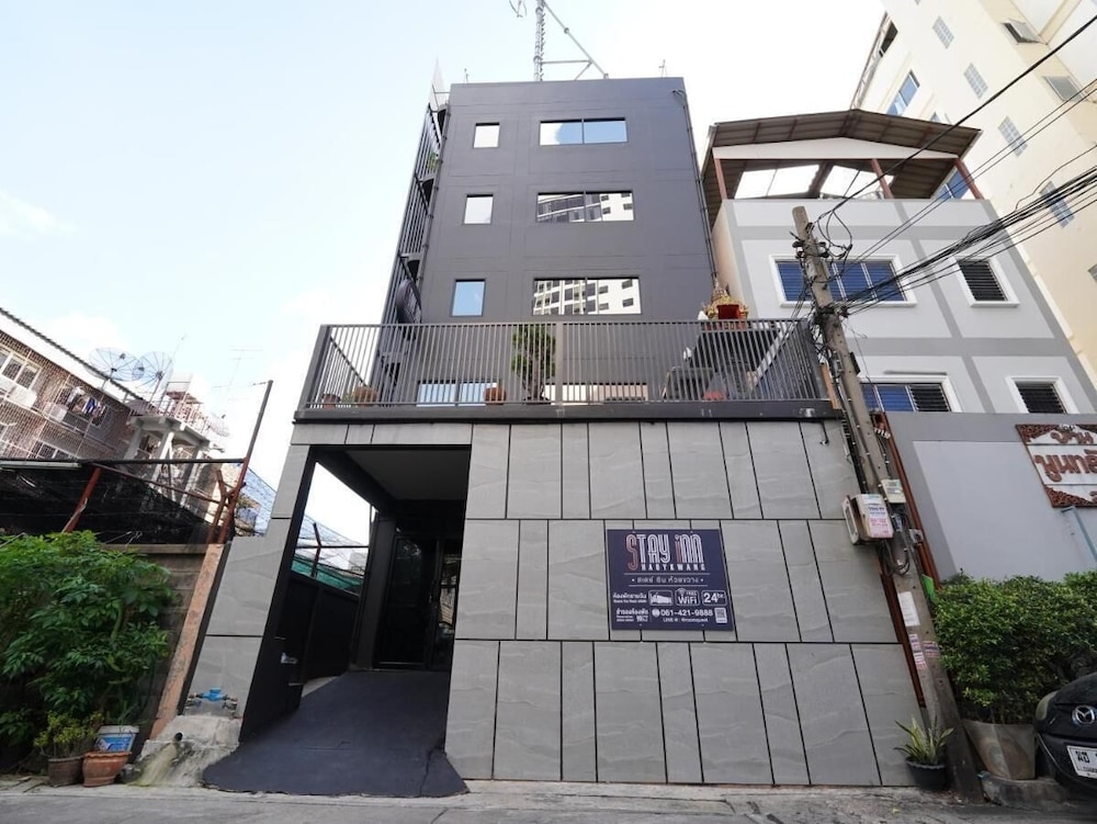RQ Bangkok Huai Khwang by Collection O