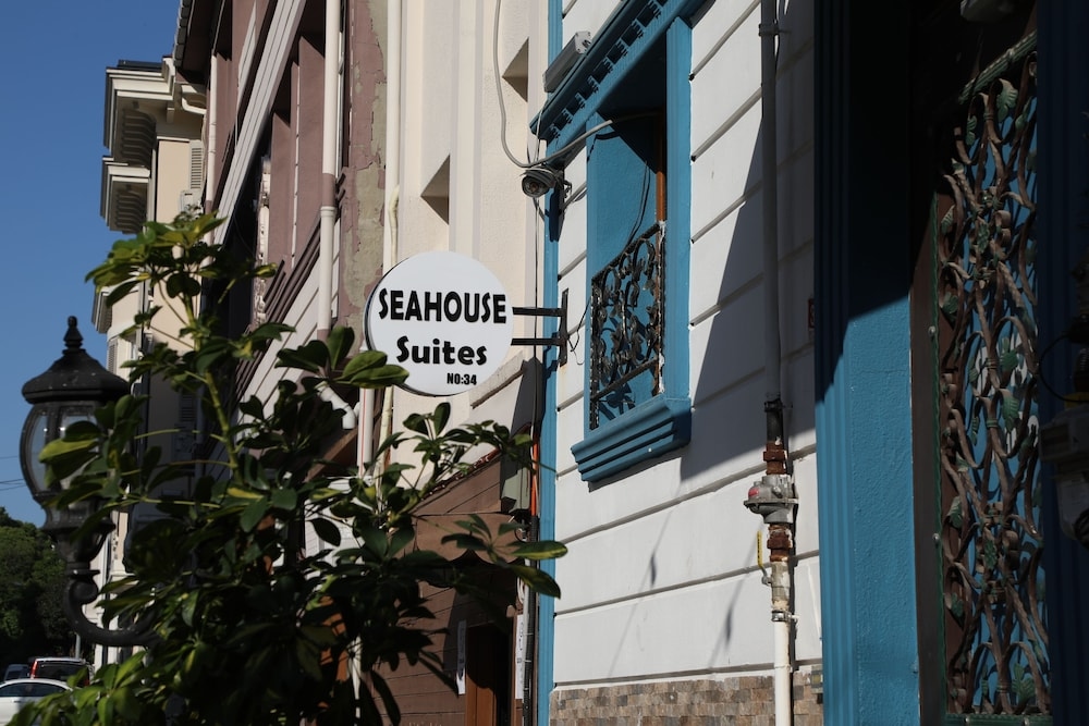 Sea House Suites