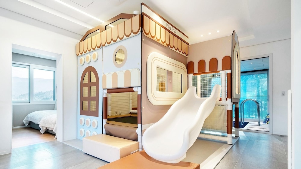 Foto de Gapyeong Pinetree Kids Pool Villa