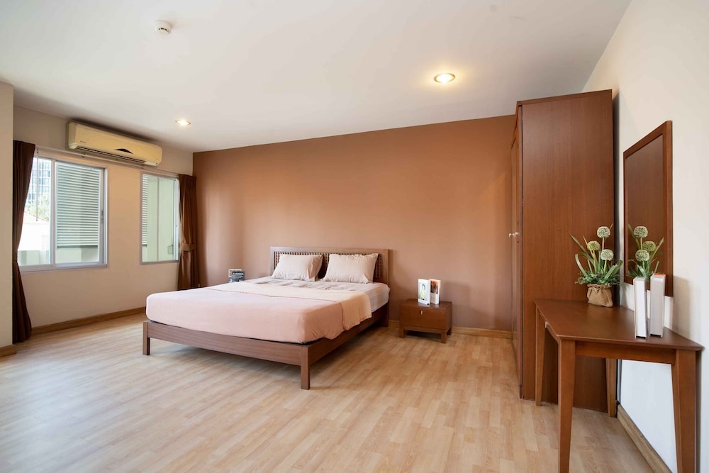 181 Ekkamai Apartment
