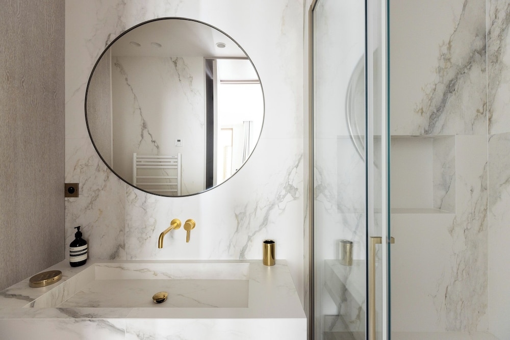 Foto de HIGHSTAY - Luxury Serviced Apartments - North Marais 2