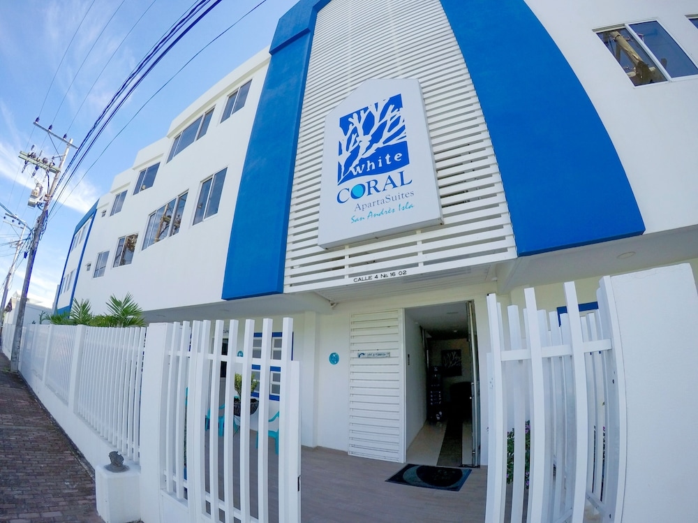 White Coral Apartasuite, San Andrés