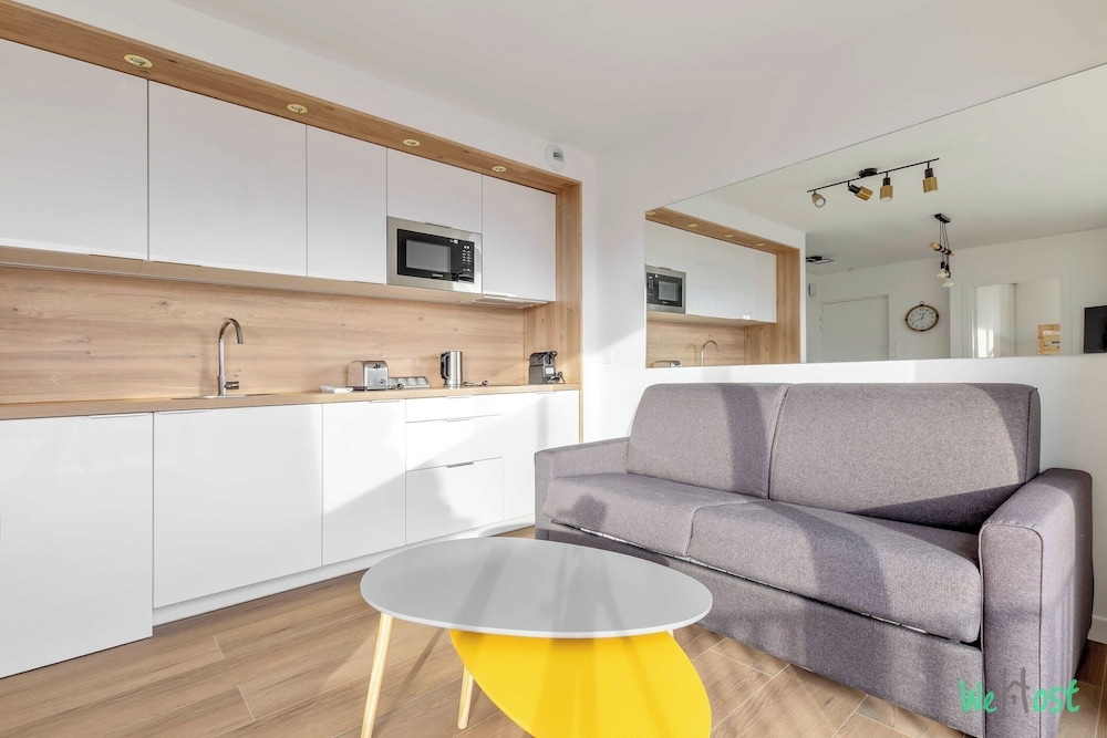 Foto de Pleasant Apt With Balcony-6p-close to Disney/paris