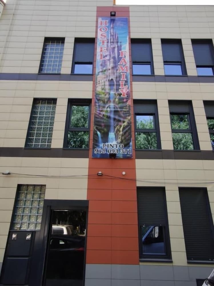FAMILYHOSTEL, Pinto
