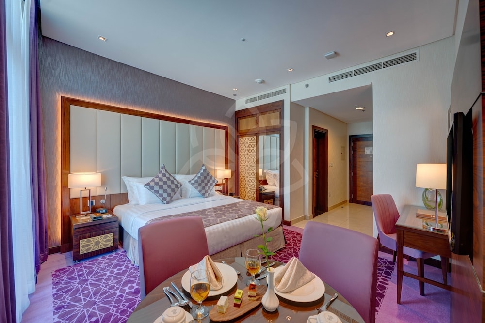 Foto de Royal Continental Suites