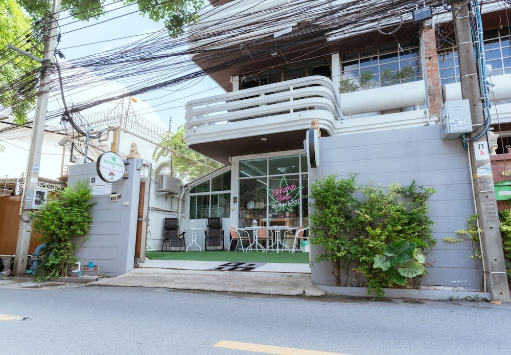 Ekkamai Buds & Beds - 420 Hostel