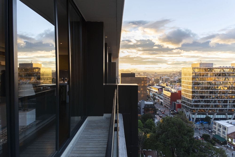 Foto de 8010 Urban Living Luxury Home Experiences.