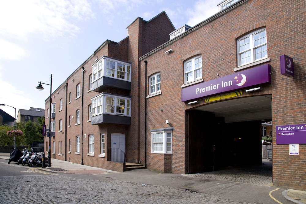 Premier Inn London Southwark Bankside, London