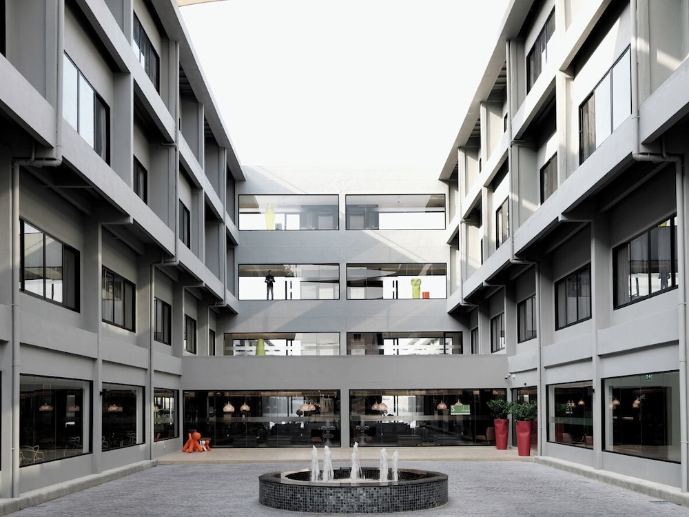 S Ratchada Leisure Hotel
