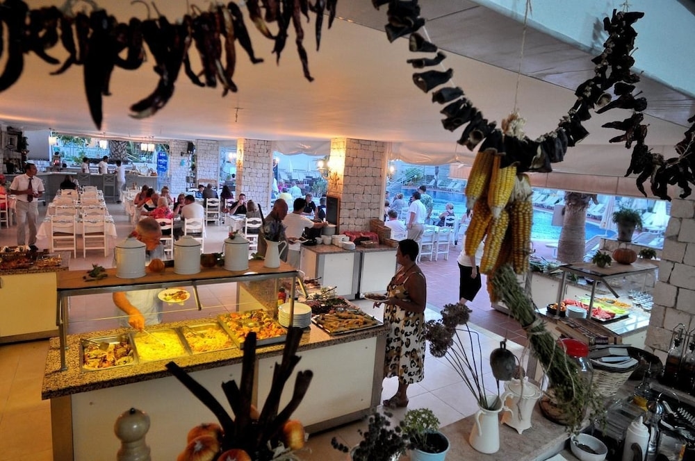 Foto de The Blue Lagoon Deluxe Hotel