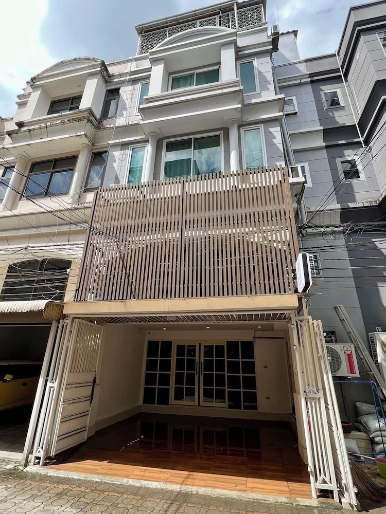 Comfy Crib Hostel 2