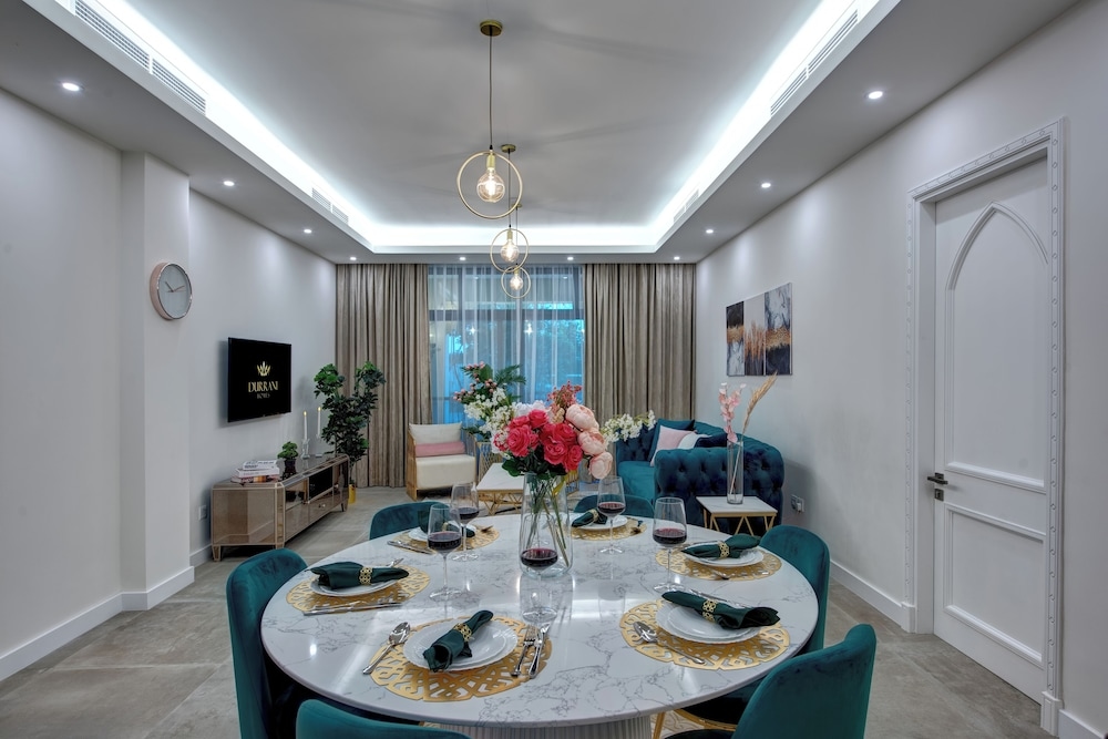 Durrani Homes - Arabian luxury at Souk Al Bahar besides Burj Khalifa & Dubai Mall, Dubái