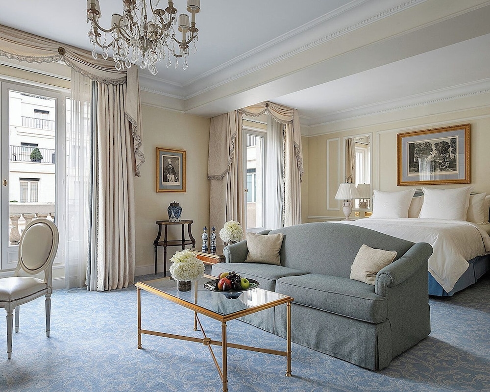 Four Seasons Hotel George V, Paris