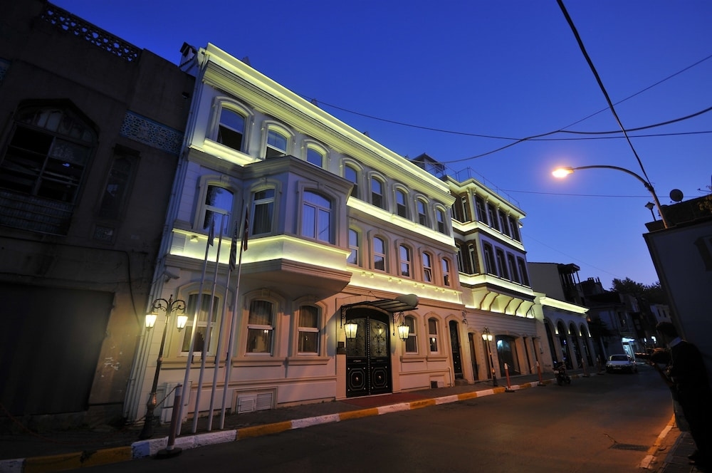Fuat Paşa Oteli