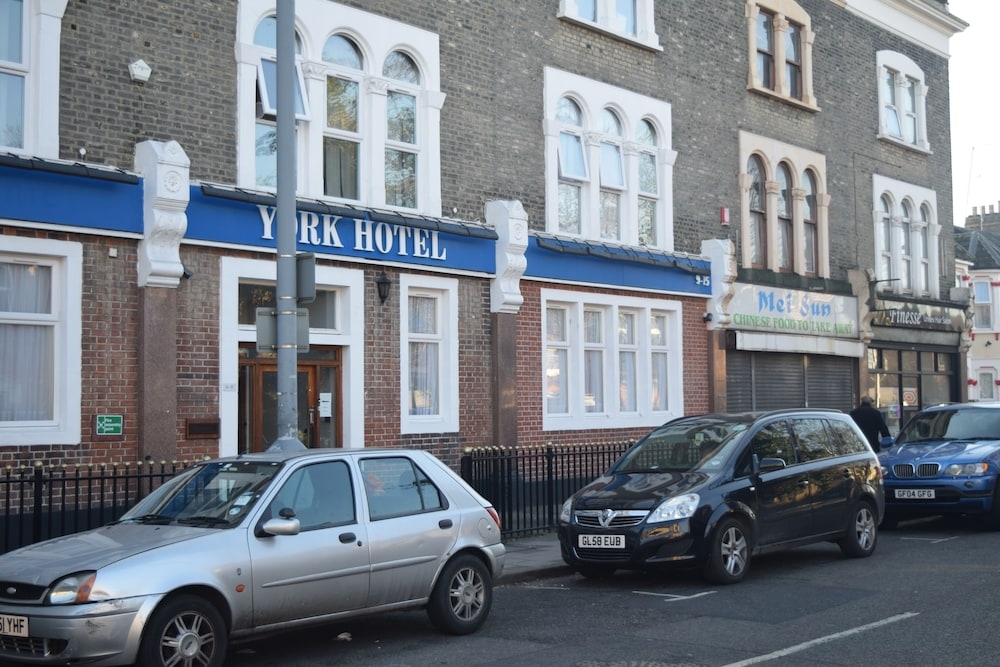 York Hotel, Ilford
