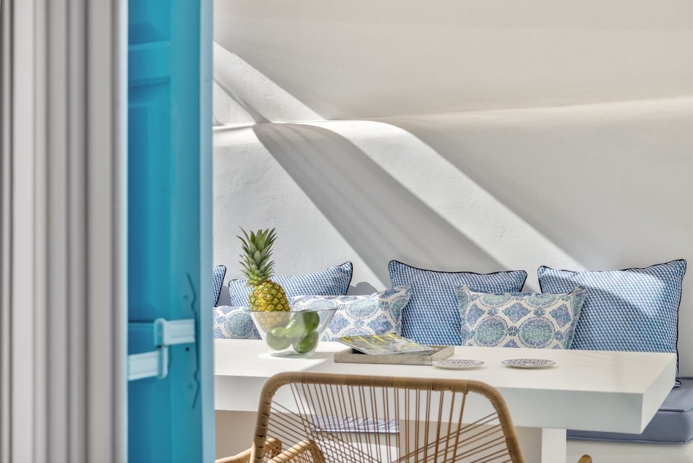 Mykonian Mews, Mykonos